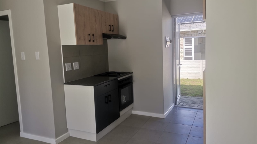 To Let 2 Bedroom Property for Rent in Overbaakens Eastern Cape